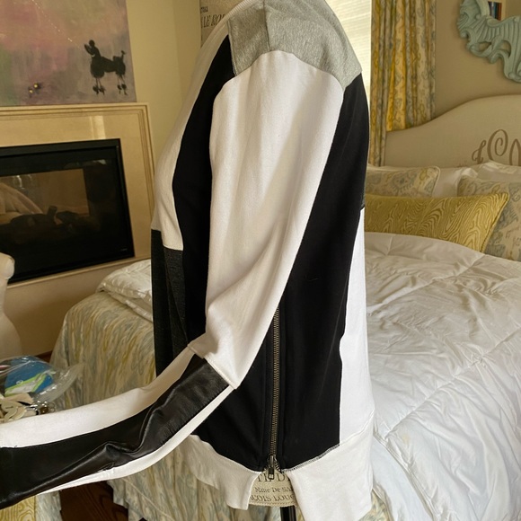 Color-block Sweater - Picture 2 of 6